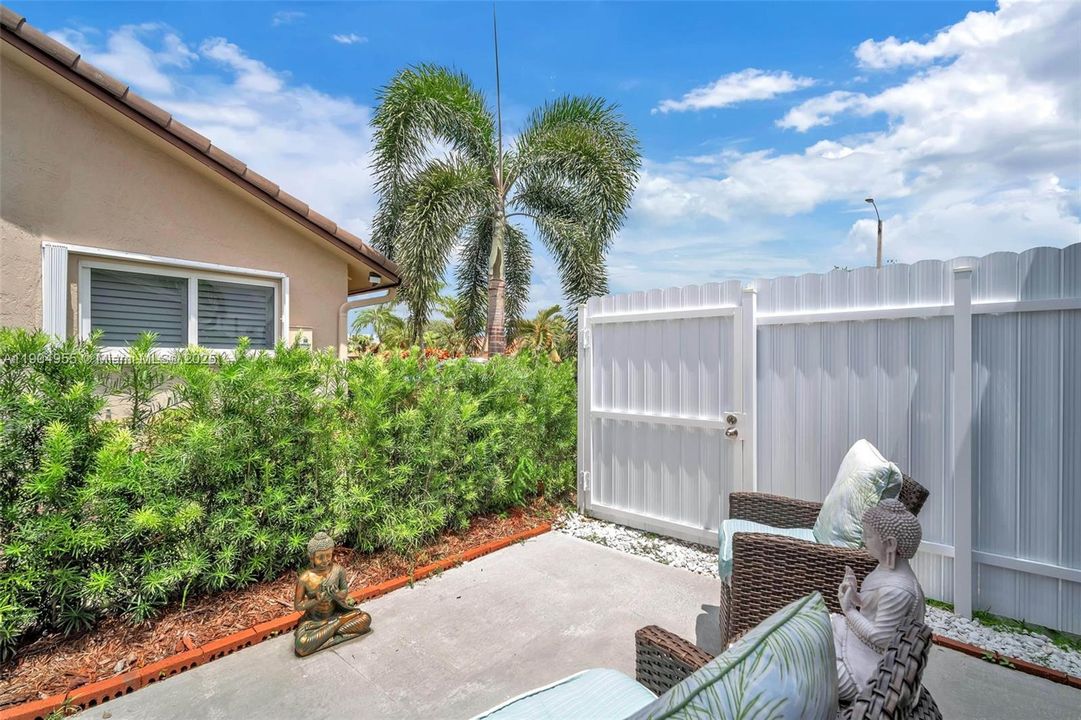 For Sale: $879,000 (4 beds, 3 baths, 2005 Square Feet)