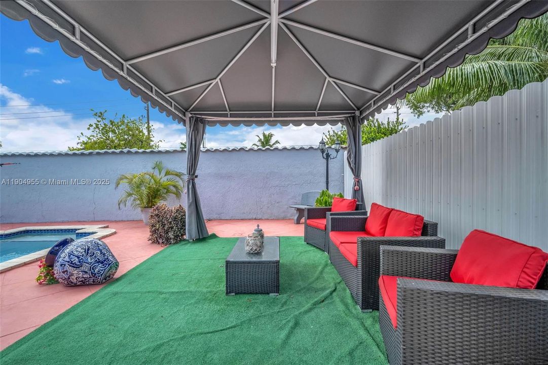 For Sale: $879,000 (4 beds, 3 baths, 2005 Square Feet)