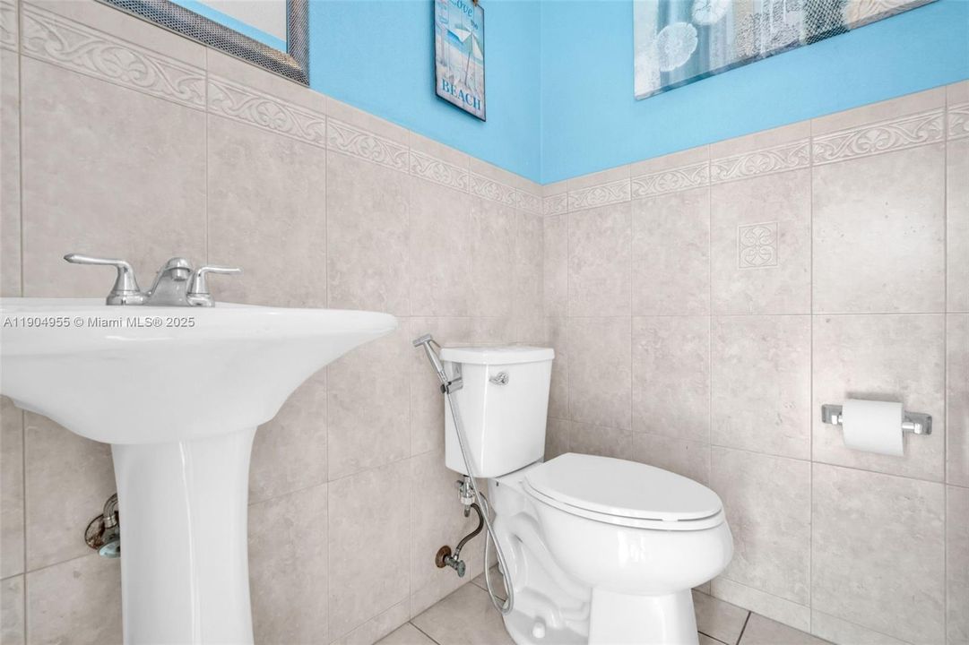 For Sale: $879,000 (4 beds, 3 baths, 2005 Square Feet)