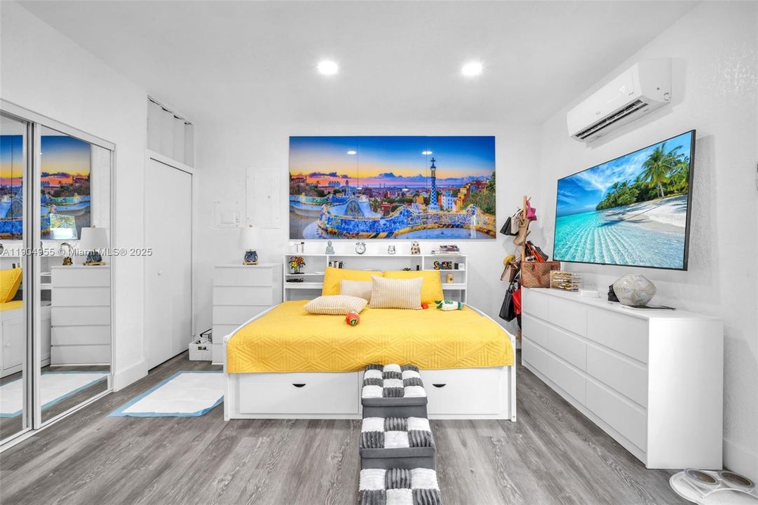 For Sale: $879,000 (4 beds, 3 baths, 2005 Square Feet)