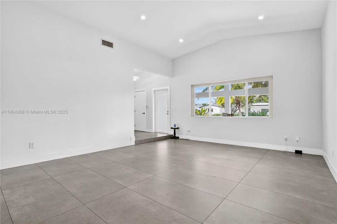 Living Room/Formal Dining