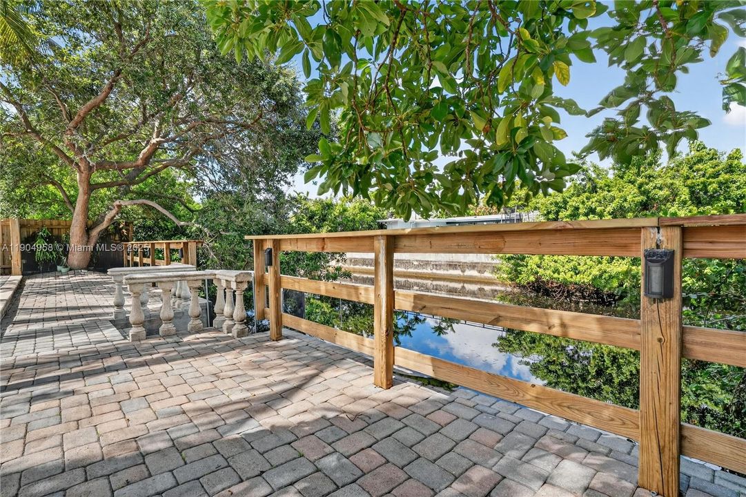 Fits 5 Tables for and chairs for catering events and more