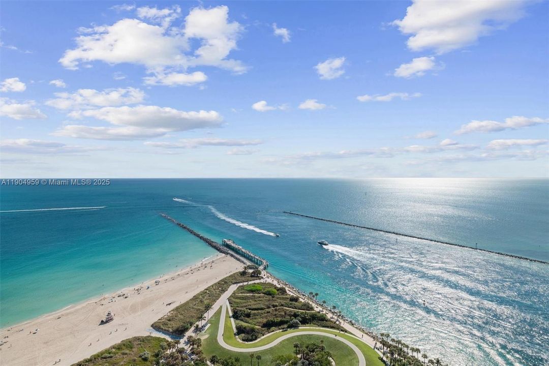 For Sale: $17,900,000 (3 beds, 4 baths, 3335 Square Feet)