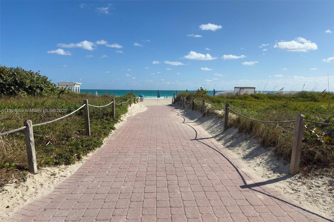 For Sale: $17,900,000 (3 beds, 4 baths, 3335 Square Feet)