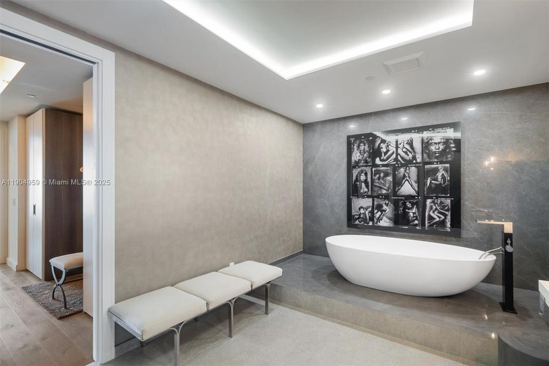 For Sale: $17,900,000 (3 beds, 4 baths, 3335 Square Feet)