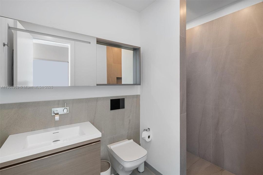 For Sale: $17,900,000 (3 beds, 4 baths, 3335 Square Feet)