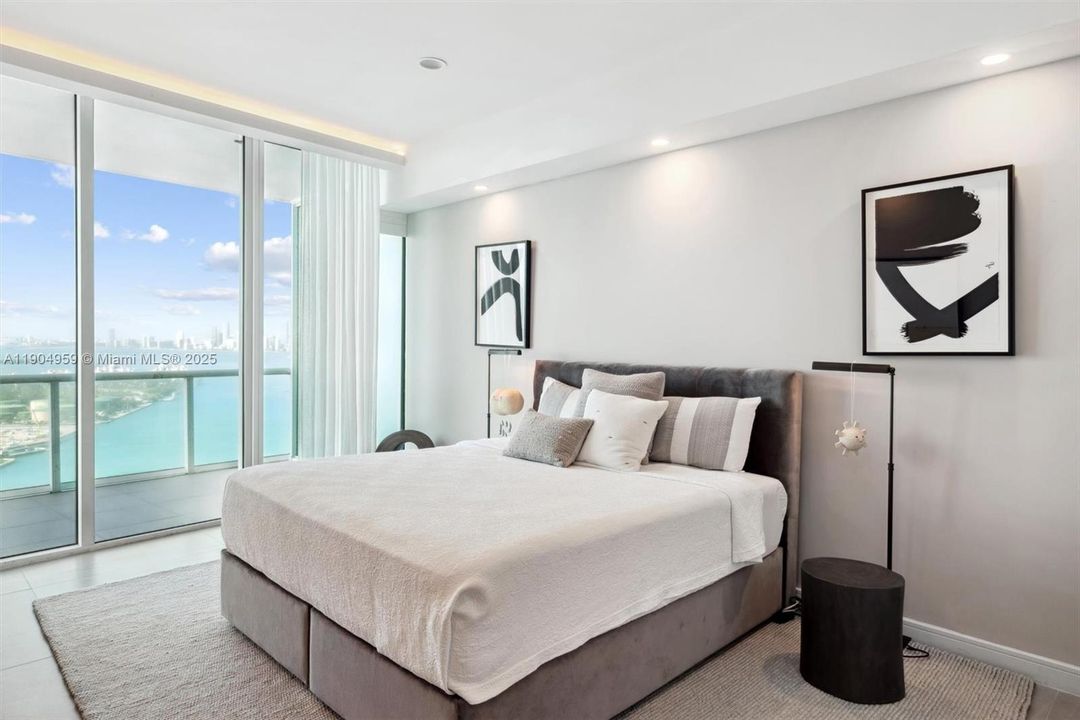 For Sale: $17,900,000 (3 beds, 4 baths, 3335 Square Feet)