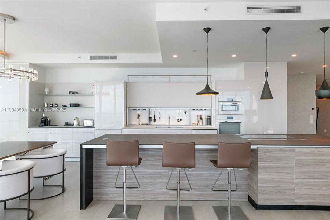 For Sale: $17,900,000 (3 beds, 4 baths, 3335 Square Feet)