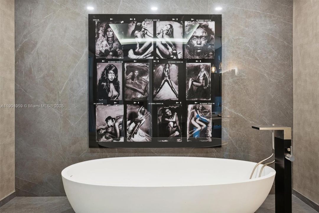 For Sale: $17,900,000 (3 beds, 4 baths, 3335 Square Feet)