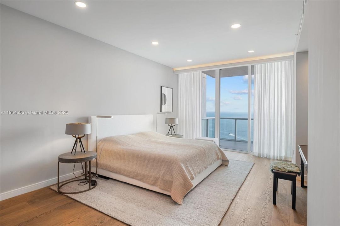 For Sale: $17,900,000 (3 beds, 4 baths, 3335 Square Feet)