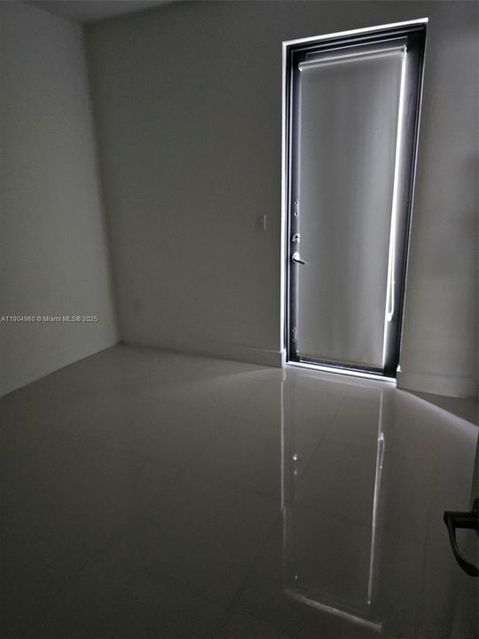 Activo con contrato: $3,700 (3 camas, 3 baños, 1776 Pies cuadrados)