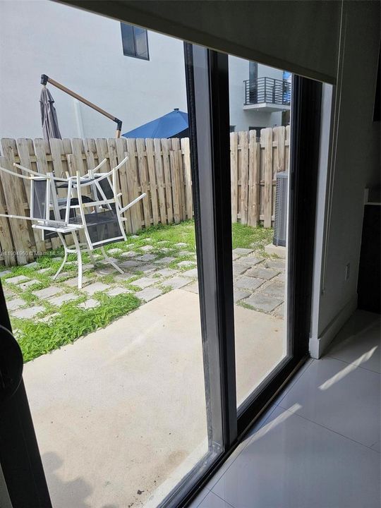 Activo con contrato: $3,700 (3 camas, 3 baños, 1776 Pies cuadrados)