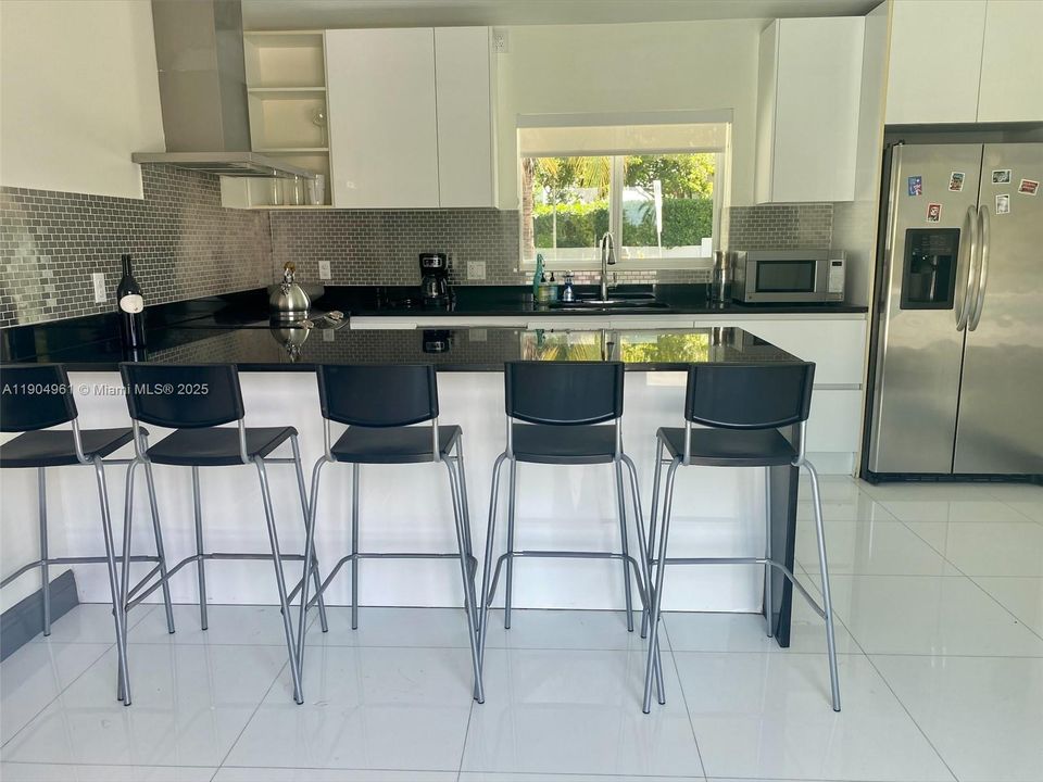 For Rent: $11,900 (3 beds, 3 baths, 2262 Square Feet)