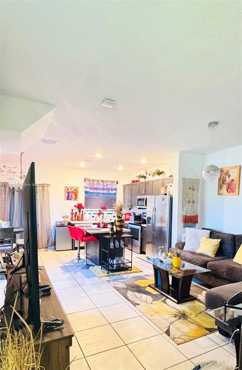 待售: $410,000 (3 贝兹, 3 浴室, 1320 平方英尺)