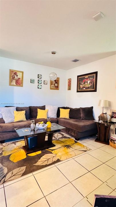 待售: $410,000 (3 贝兹, 3 浴室, 1320 平方英尺)