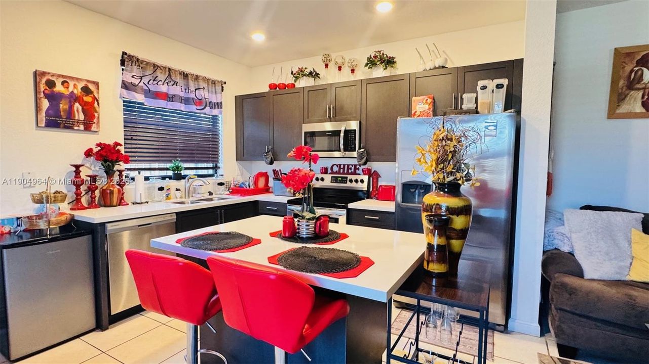 待售: $410,000 (3 贝兹, 3 浴室, 1320 平方英尺)