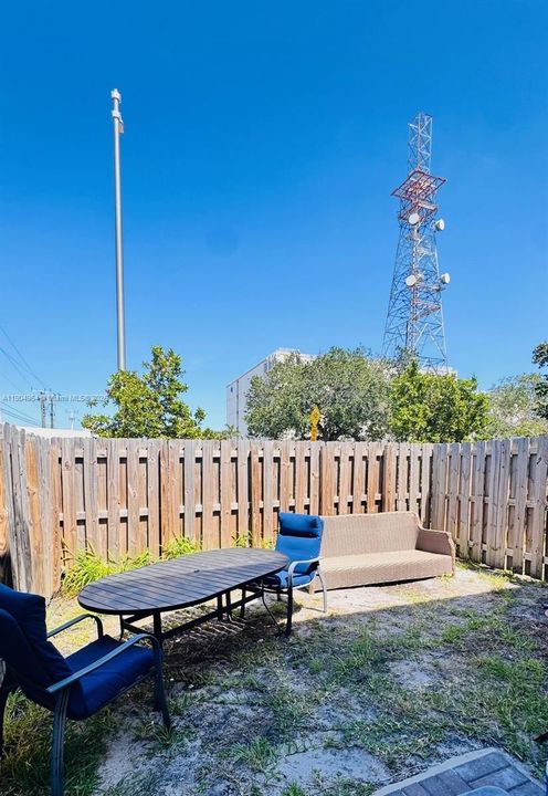 待售: $410,000 (3 贝兹, 3 浴室, 1320 平方英尺)