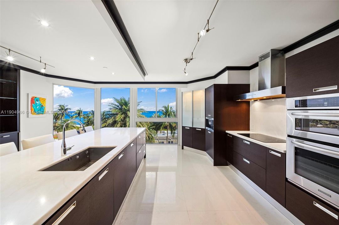 En Venta: $2,500,000 (2 camas, 3 baños, 2010 Pies cuadrados)