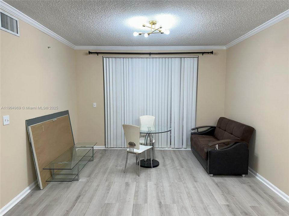 For Rent: $2,390 (1 beds, 1 baths, 673 Square Feet)