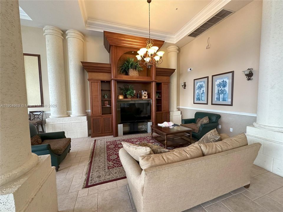 For Rent: $2,390 (1 beds, 1 baths, 673 Square Feet)