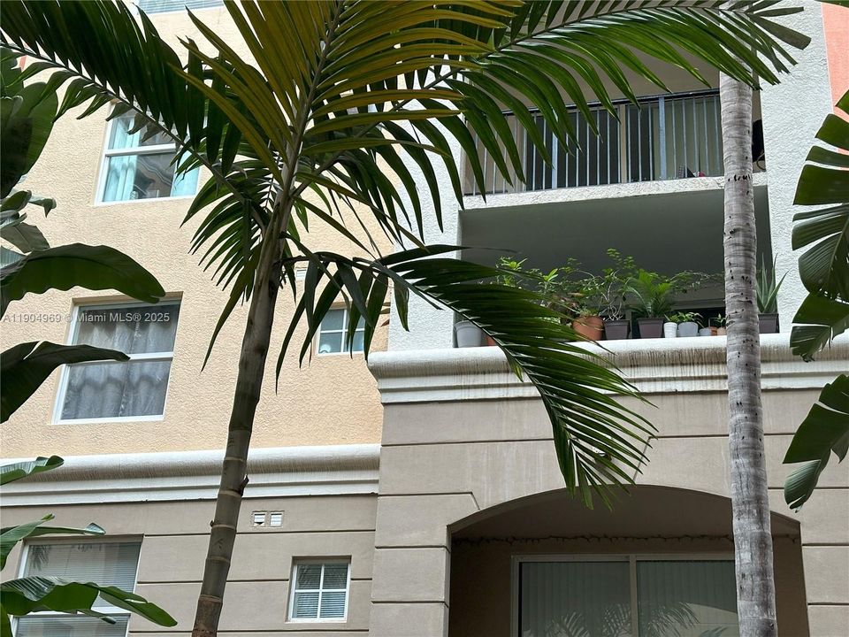 For Rent: $2,390 (1 beds, 1 baths, 673 Square Feet)