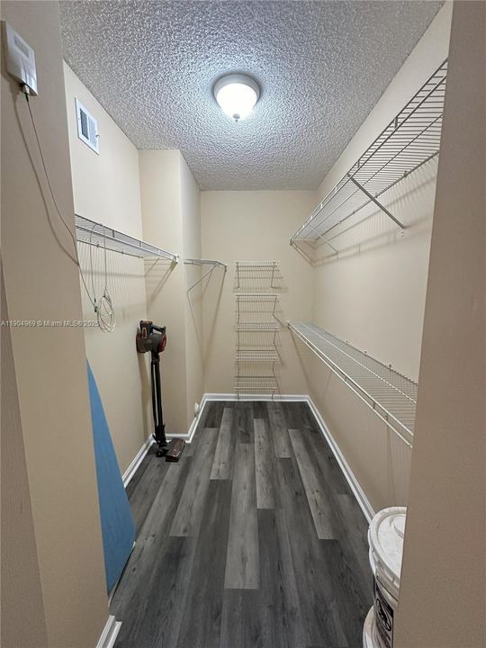 For Rent: $2,390 (1 beds, 1 baths, 673 Square Feet)