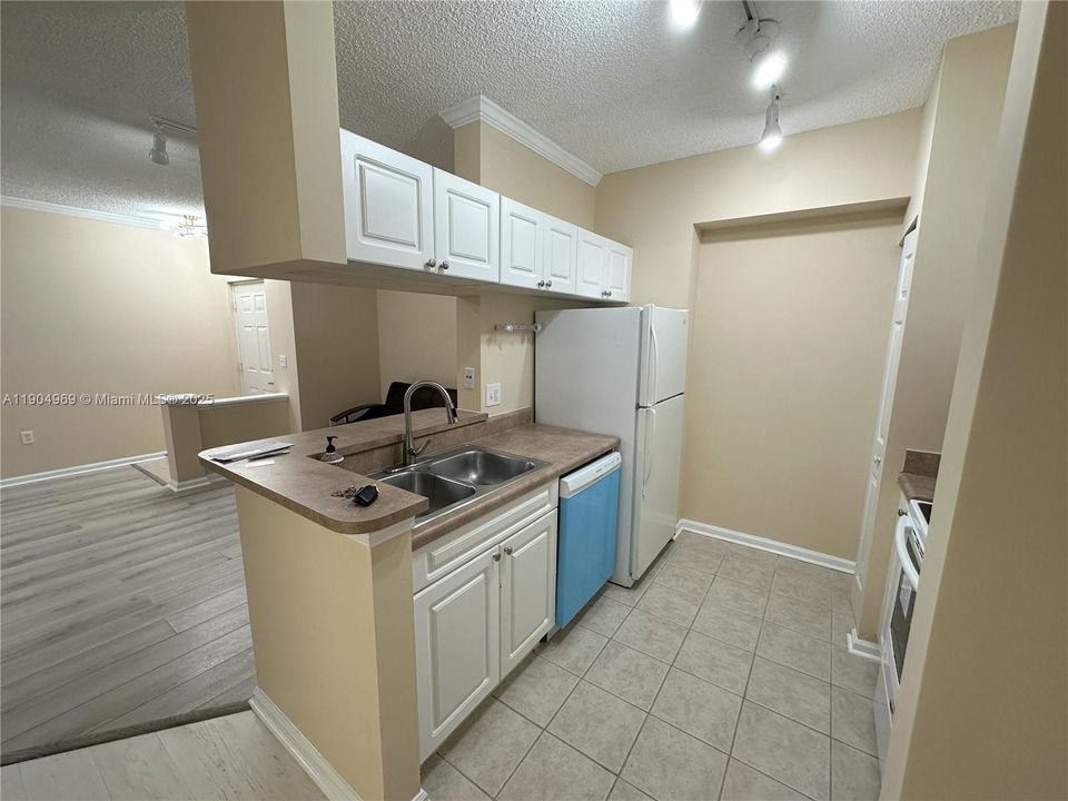 For Rent: $2,390 (1 beds, 1 baths, 673 Square Feet)