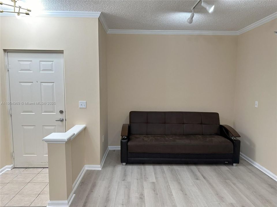 For Rent: $2,390 (1 beds, 1 baths, 673 Square Feet)