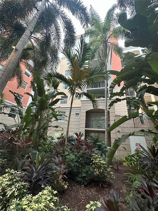 For Rent: $2,390 (1 beds, 1 baths, 673 Square Feet)