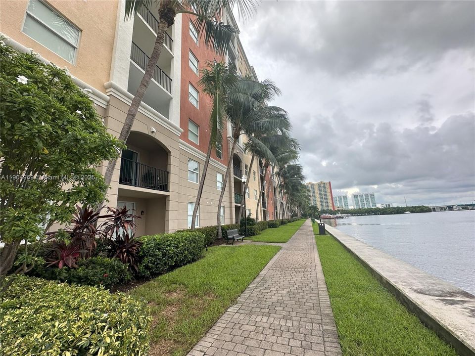 For Rent: $2,390 (1 beds, 1 baths, 673 Square Feet)