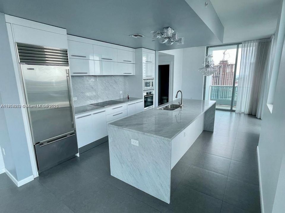 For Rent: $5,700 (2 beds, 2 baths, 1237 Square Feet)