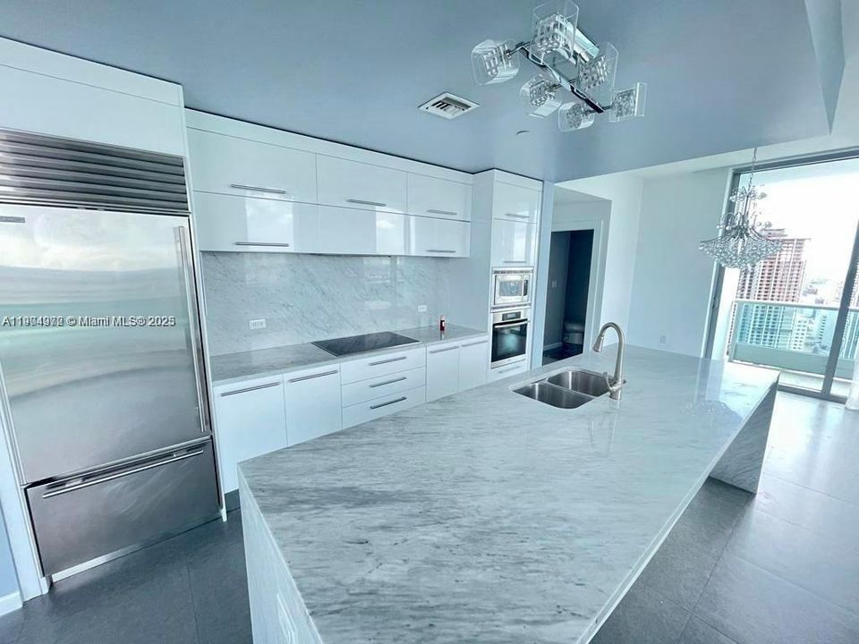 For Rent: $5,700 (2 beds, 2 baths, 1237 Square Feet)