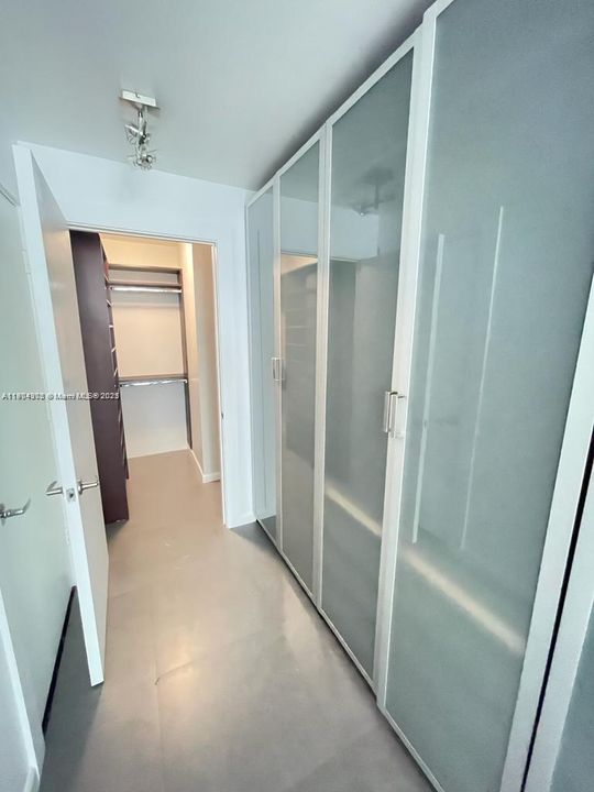 For Rent: $5,700 (2 beds, 2 baths, 1237 Square Feet)