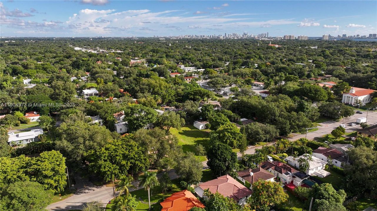 Под контрактом: $975,000 (14,500.00 acres)