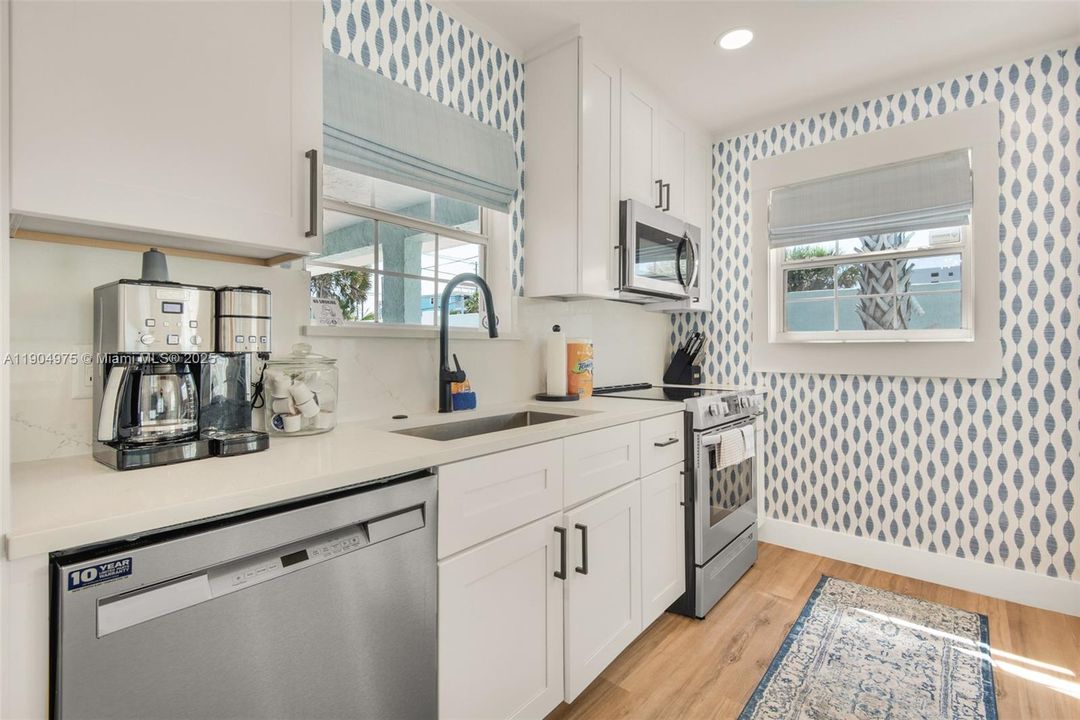 For Sale: $2,995,000 (4 beds, 4 baths, 2517 Square Feet)