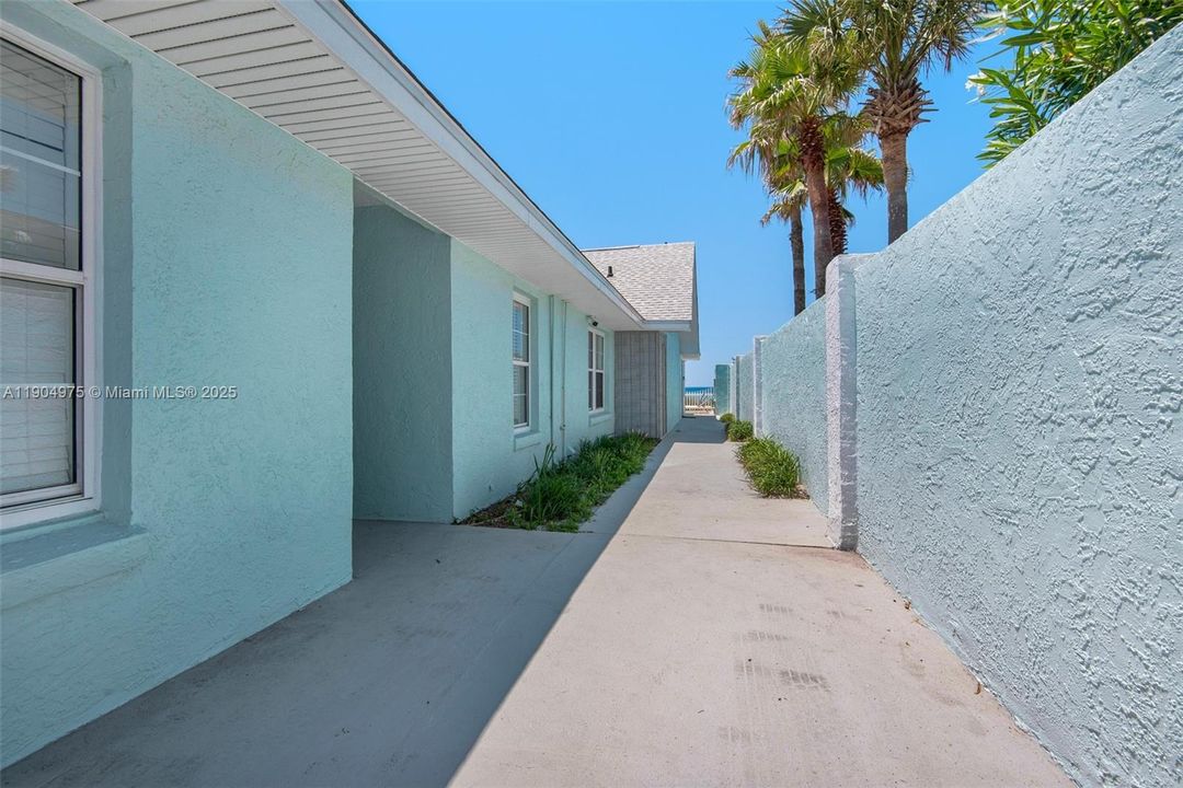 For Sale: $2,995,000 (4 beds, 4 baths, 2517 Square Feet)