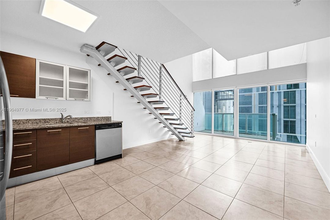 Recently Rented: $2,700 (1 beds, 1 baths, 987 Square Feet)