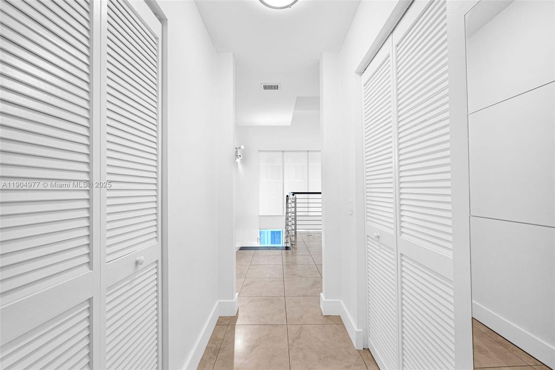 Recently Rented: $2,700 (1 beds, 1 baths, 987 Square Feet)