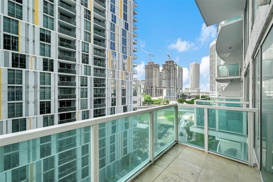 Recently Rented: $2,700 (1 beds, 1 baths, 987 Square Feet)