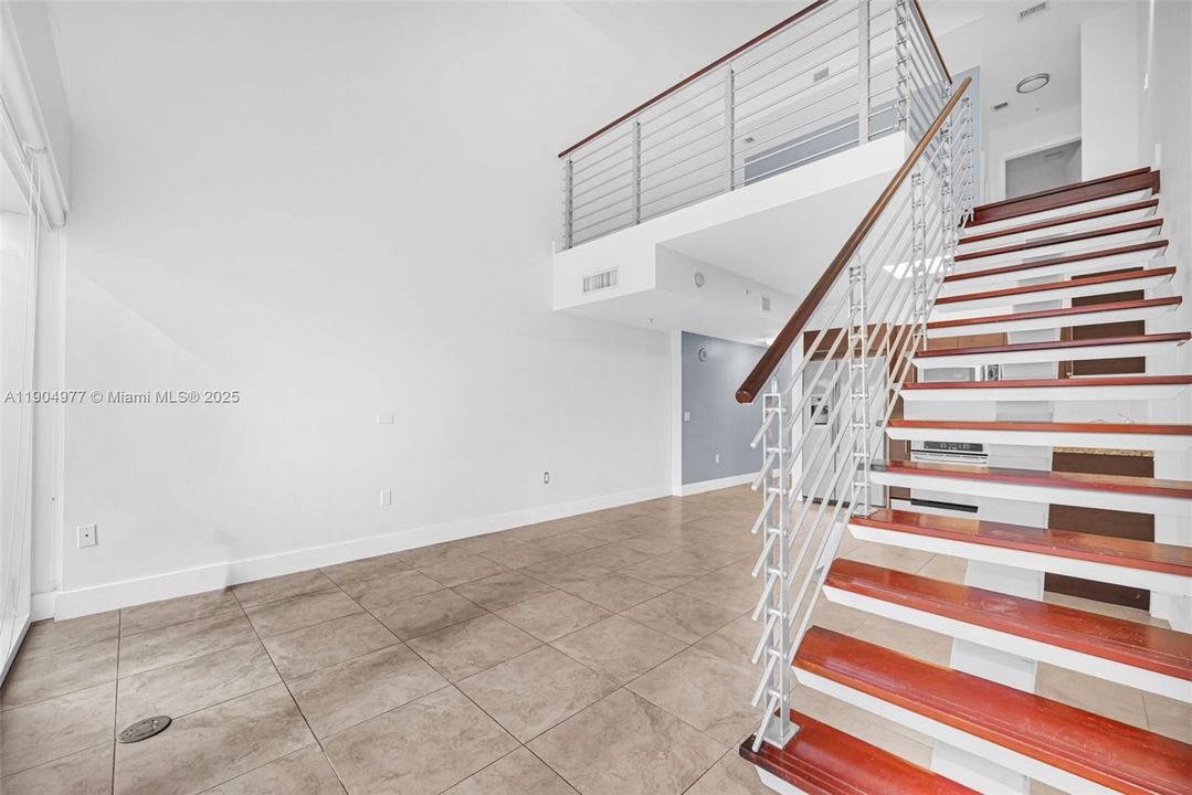 Recently Rented: $2,700 (1 beds, 1 baths, 987 Square Feet)