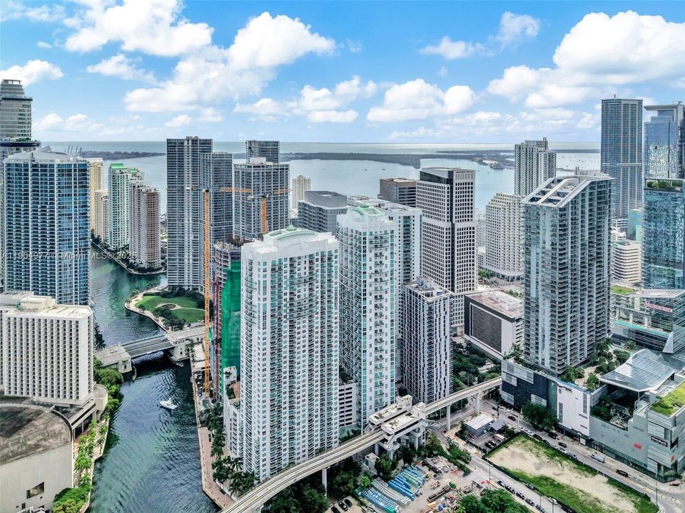 Recently Rented: $2,700 (1 beds, 1 baths, 987 Square Feet)