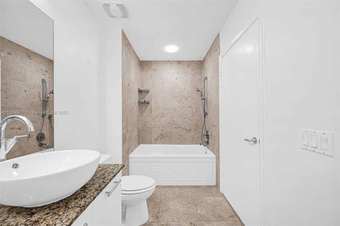 Recently Rented: $2,700 (1 beds, 1 baths, 987 Square Feet)