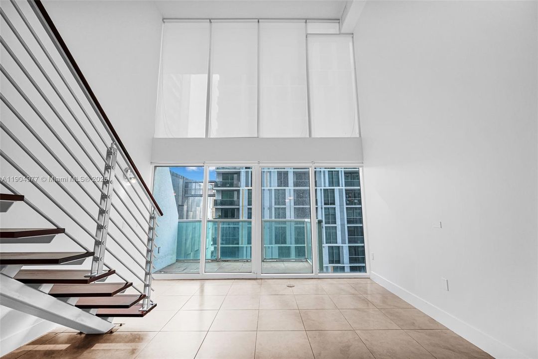 Recently Rented: $2,700 (1 beds, 1 baths, 987 Square Feet)