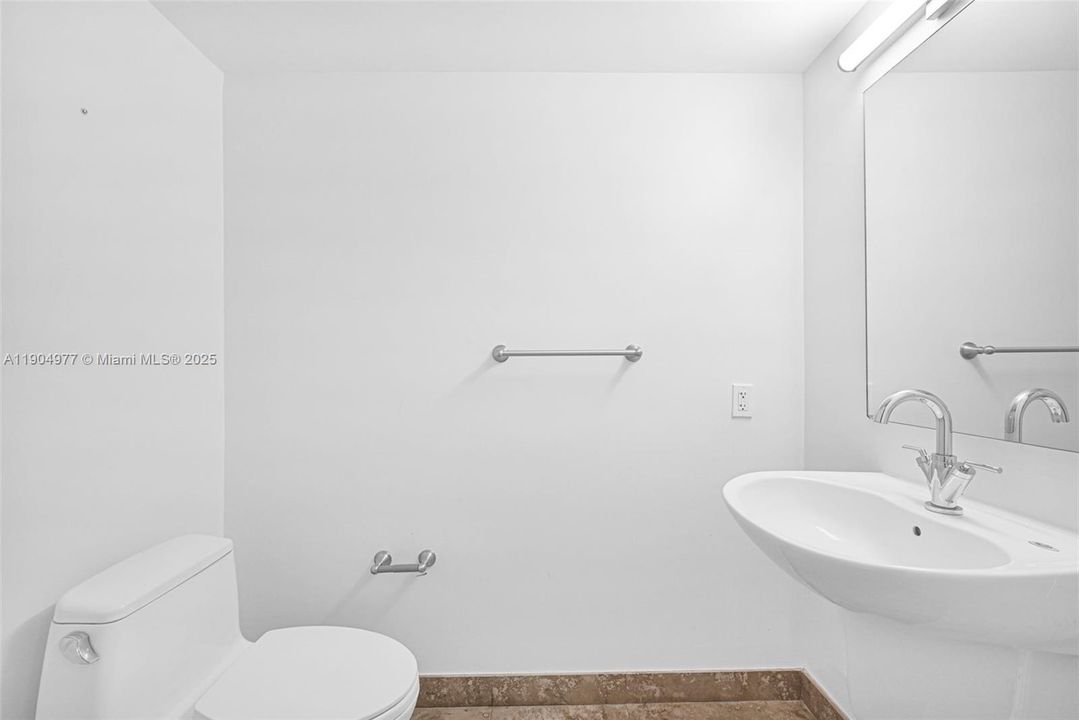 Recently Rented: $2,700 (1 beds, 1 baths, 987 Square Feet)