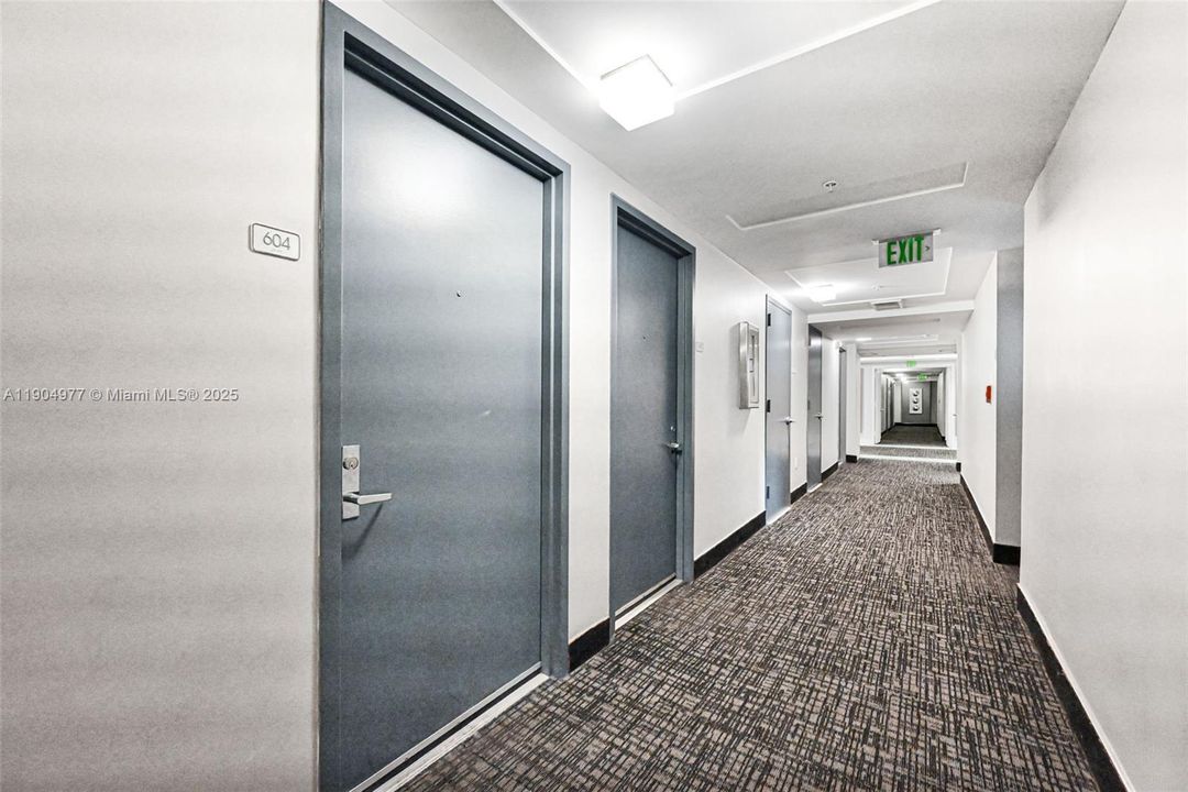 Recently Rented: $2,700 (1 beds, 1 baths, 987 Square Feet)