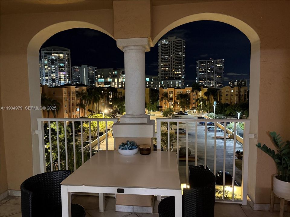 For Rent: $2,750 (2 beds, 2 baths, 1180 Square Feet)