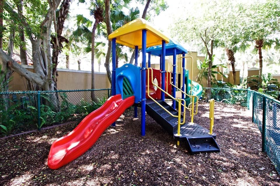 For Rent: $2,750 (2 beds, 2 baths, 1180 Square Feet)