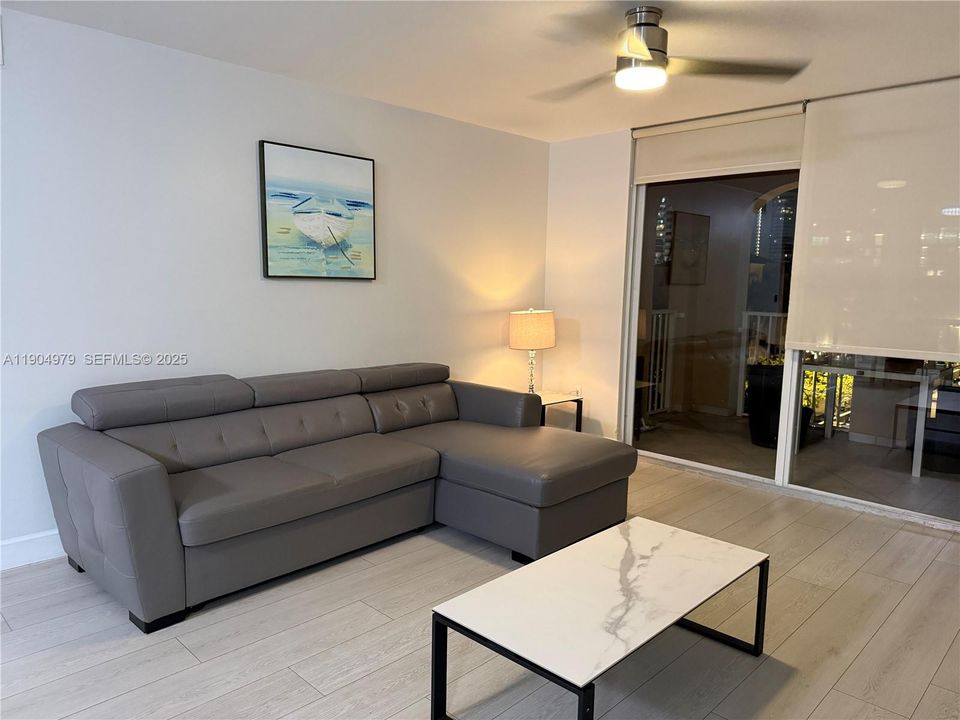 For Rent: $2,750 (2 beds, 2 baths, 1180 Square Feet)