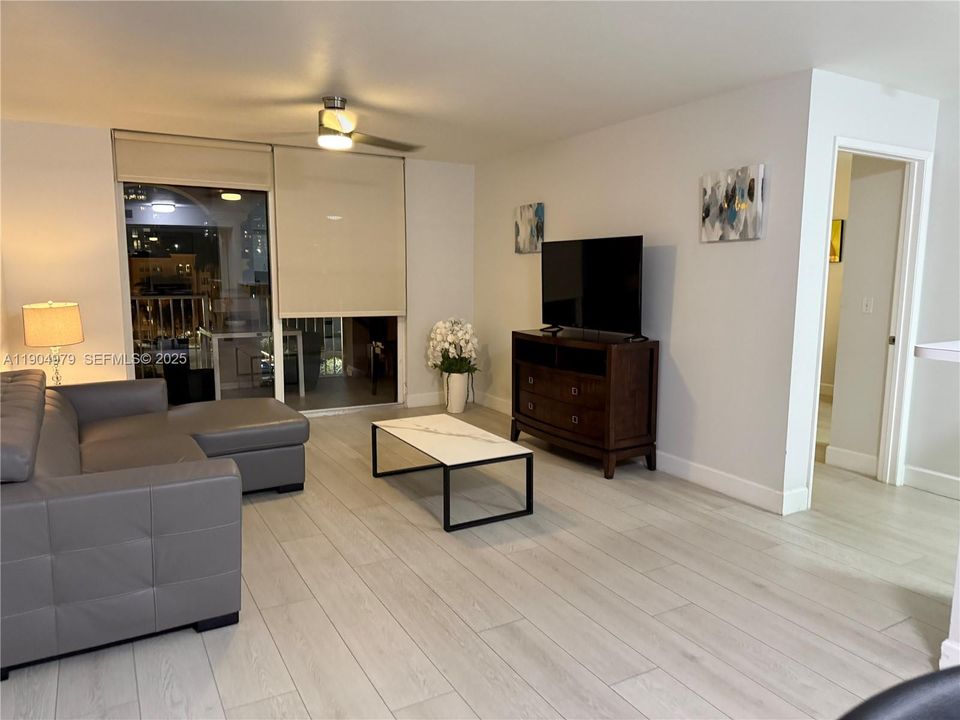 For Rent: $2,750 (2 beds, 2 baths, 1180 Square Feet)