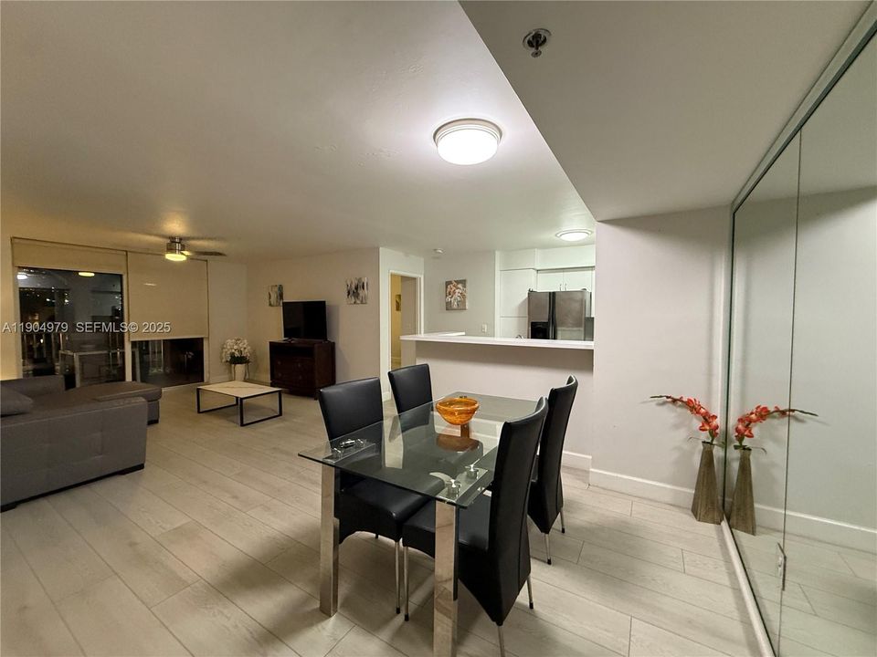 For Rent: $2,750 (2 beds, 2 baths, 1180 Square Feet)